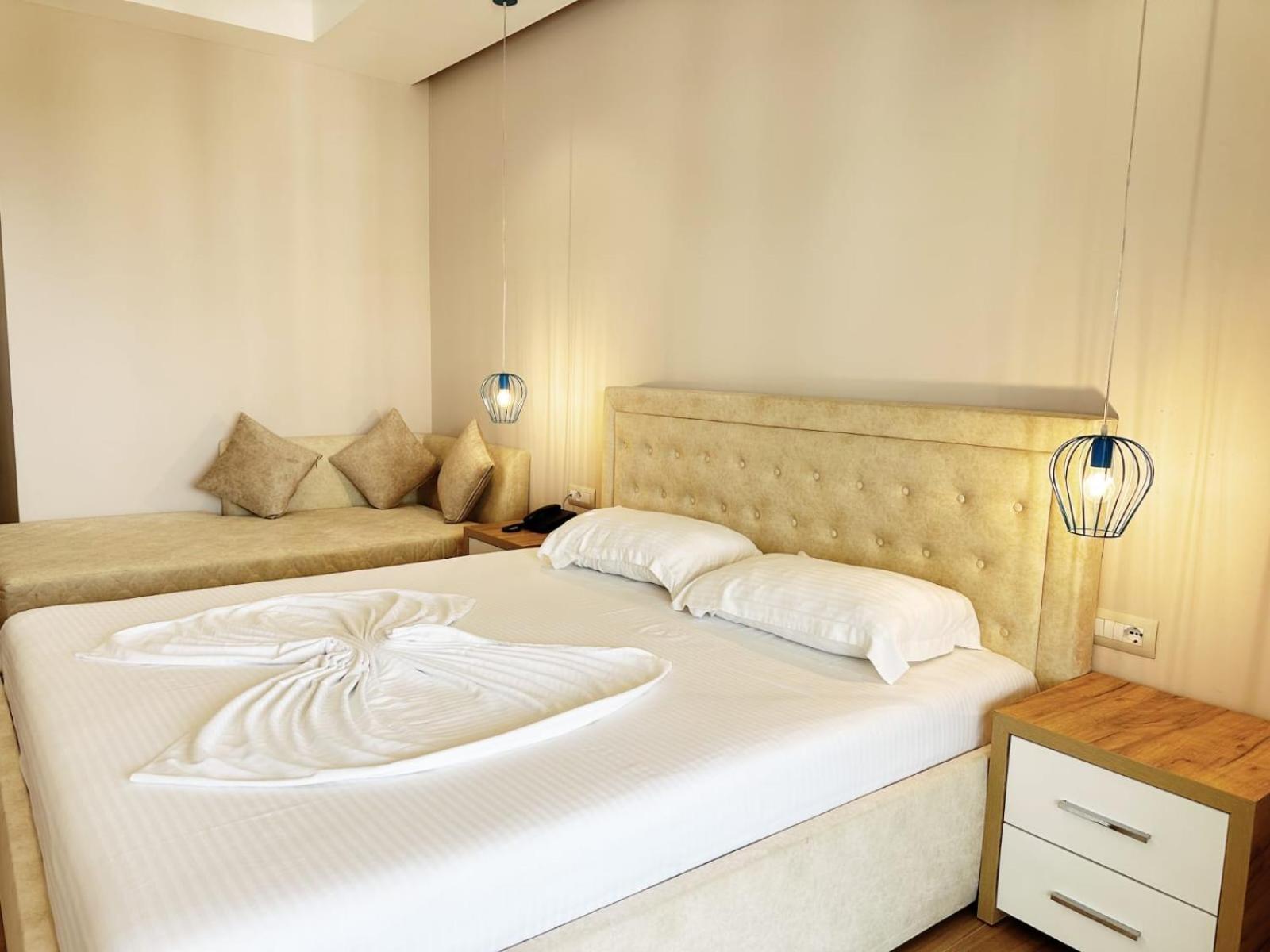 Hotel Ujvara Ksamil Exteriör bild