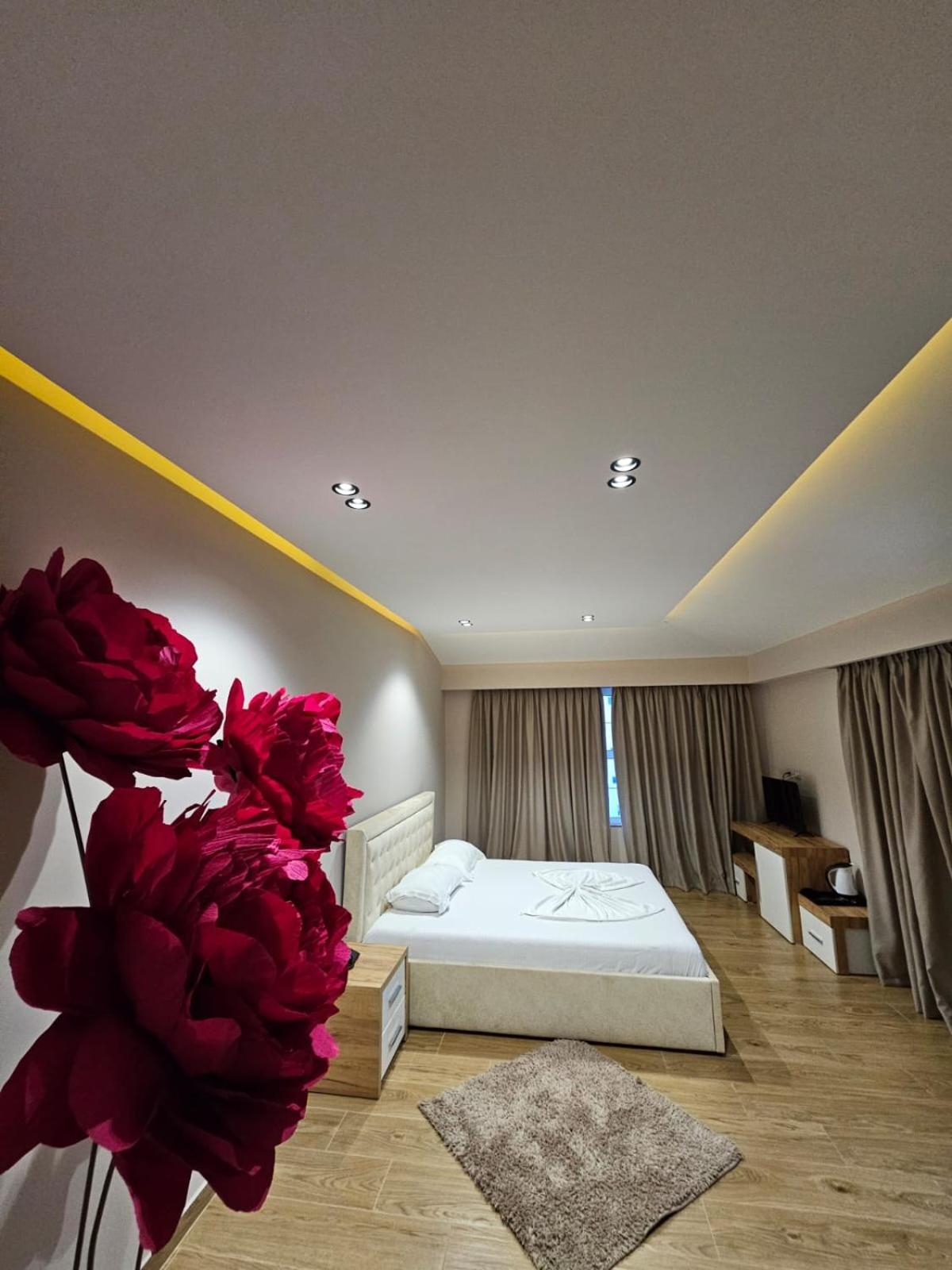 Hotel Ujvara Ksamil Exteriör bild
