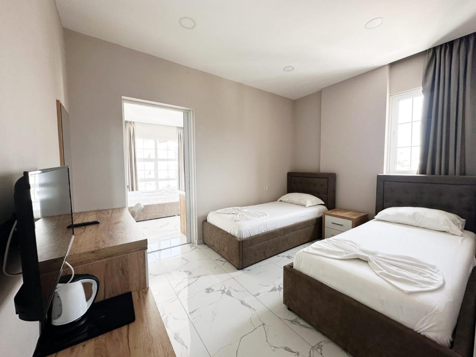 Hotel Ujvara Ksamil Exteriör bild