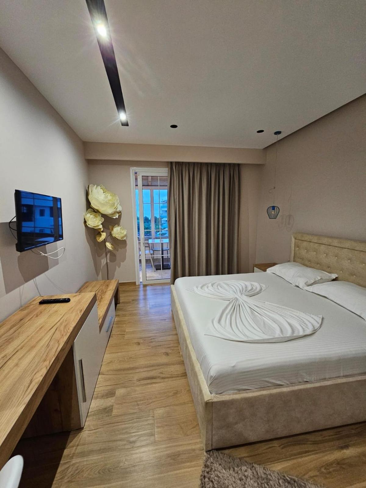 Hotel Ujvara Ksamil Exteriör bild