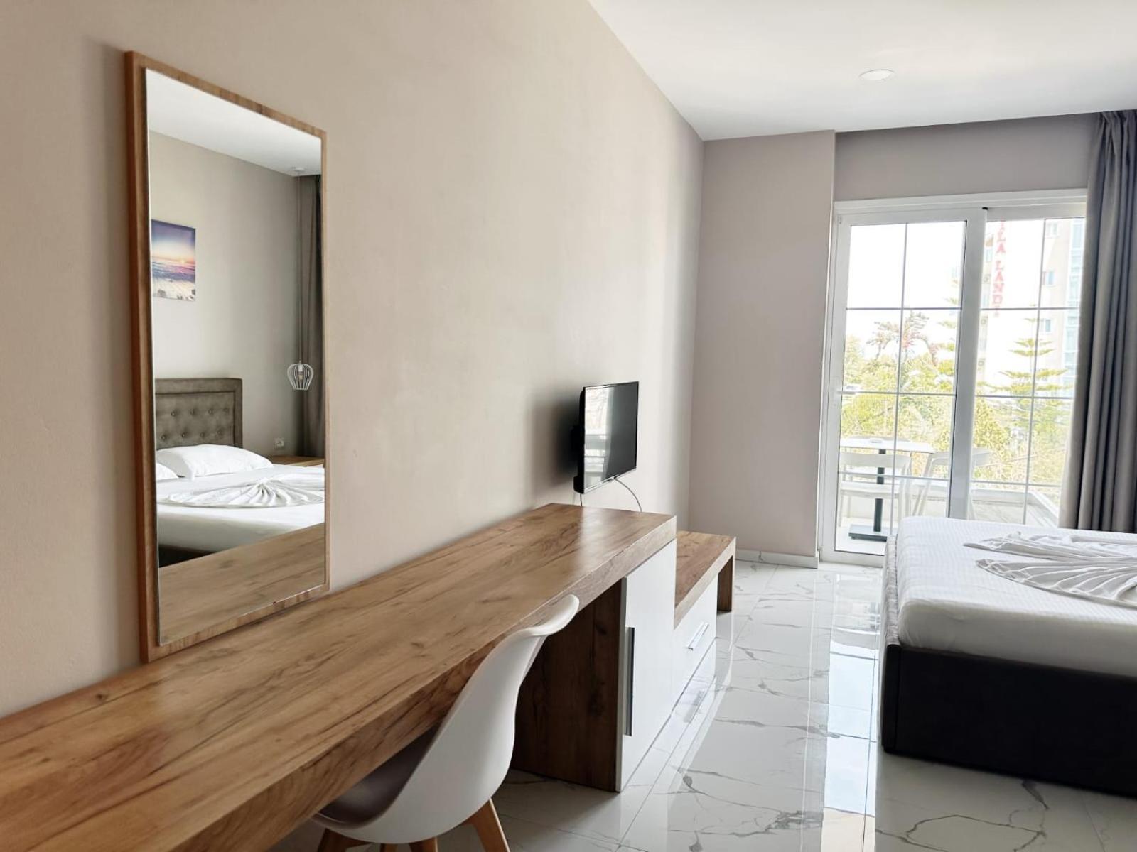 Hotel Ujvara Ksamil Exteriör bild